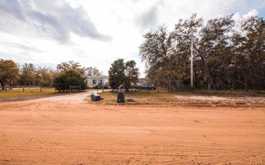 Just 20 mins to Palatka -quarter acre for your Florida homestead